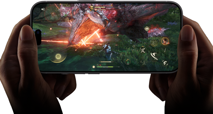 iPhone 18 Pro zepředu, na displeji je scéna ze hry Monster Hunter Outlanders jako ukázka výkonu čipu A20 Pro