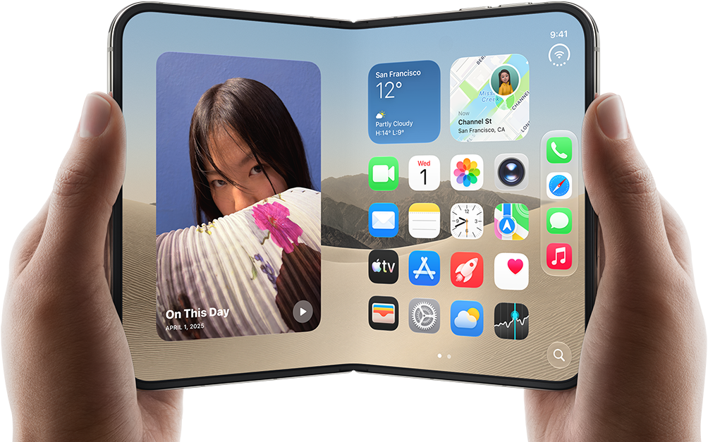 Rozevřený iPhone [V68] v barvě [L8], dvě ruce ho drží na šířku, na vnitřním displeji je vlevo widget fotek a vpravo aplikace