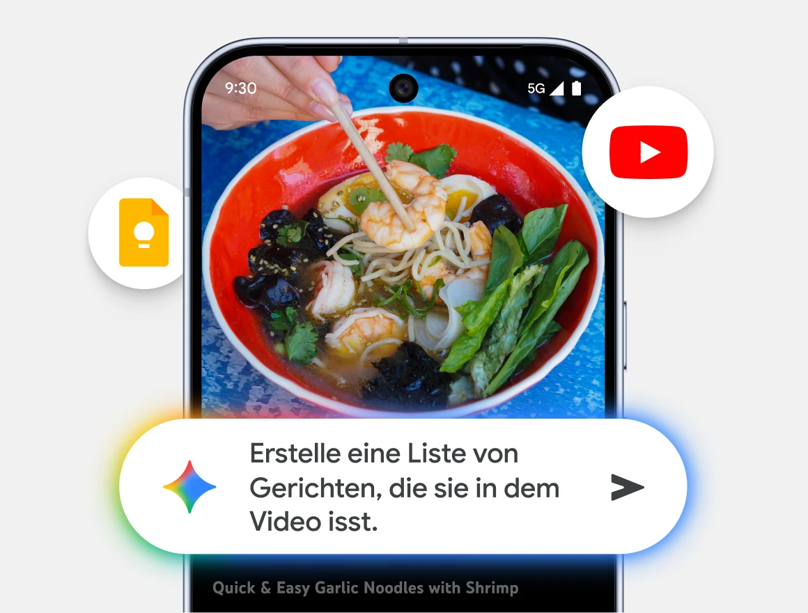 Es ist ein mediteranes Meeresfrüchte-Gericht zu sehen, dazu Icons von YouTube und der Notizen App. Gemini bekommt die Anweisung Erstelle eine Liste von Gerichten, die sie in dem Video isst. Ganz unten steht auf englisch das Video, was abgespielt wird: Quick & Easy Garlic Noodles with Shrimp