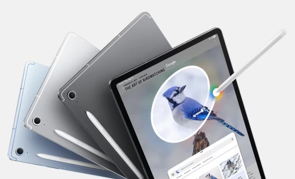 Mehrere Android-Tablets mit Pen, eine App für Fotobearbeitung ist geöffnet.