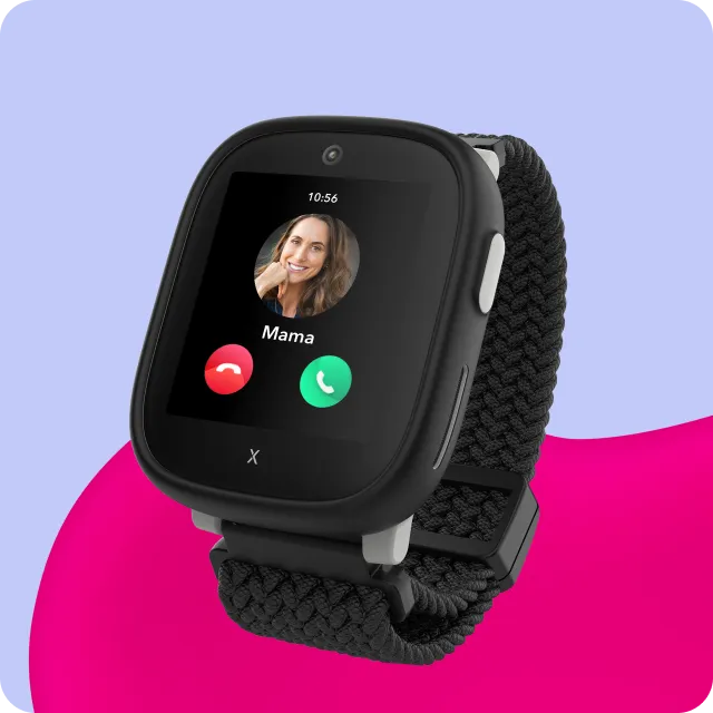 XPLORA X6 Play eSIM Kids Watch in Schwarz mit eingehendem Anruf von Mama