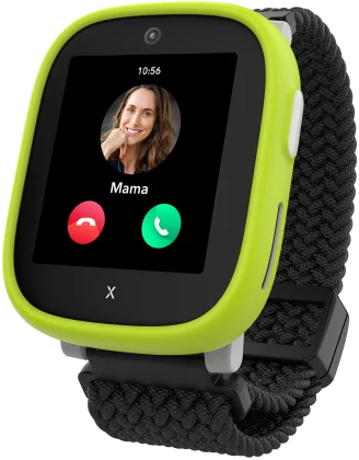 Die Kids Watch XPLORA X6 Play eSIM (2025) in der Farbe Lime. Im Display sieht man, dass die Mama anruft.