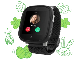 Kids Watch Xplora X6 (2025) Play in schwarz, mit einem Frame in der Farbe Lime. Auf dem Display die Anzeige eines eingehenden Anrufs von 'Mama'.