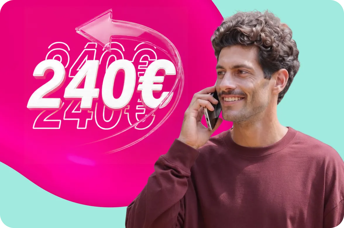 Mann telefoniert und freut sich über 240 € Cashback