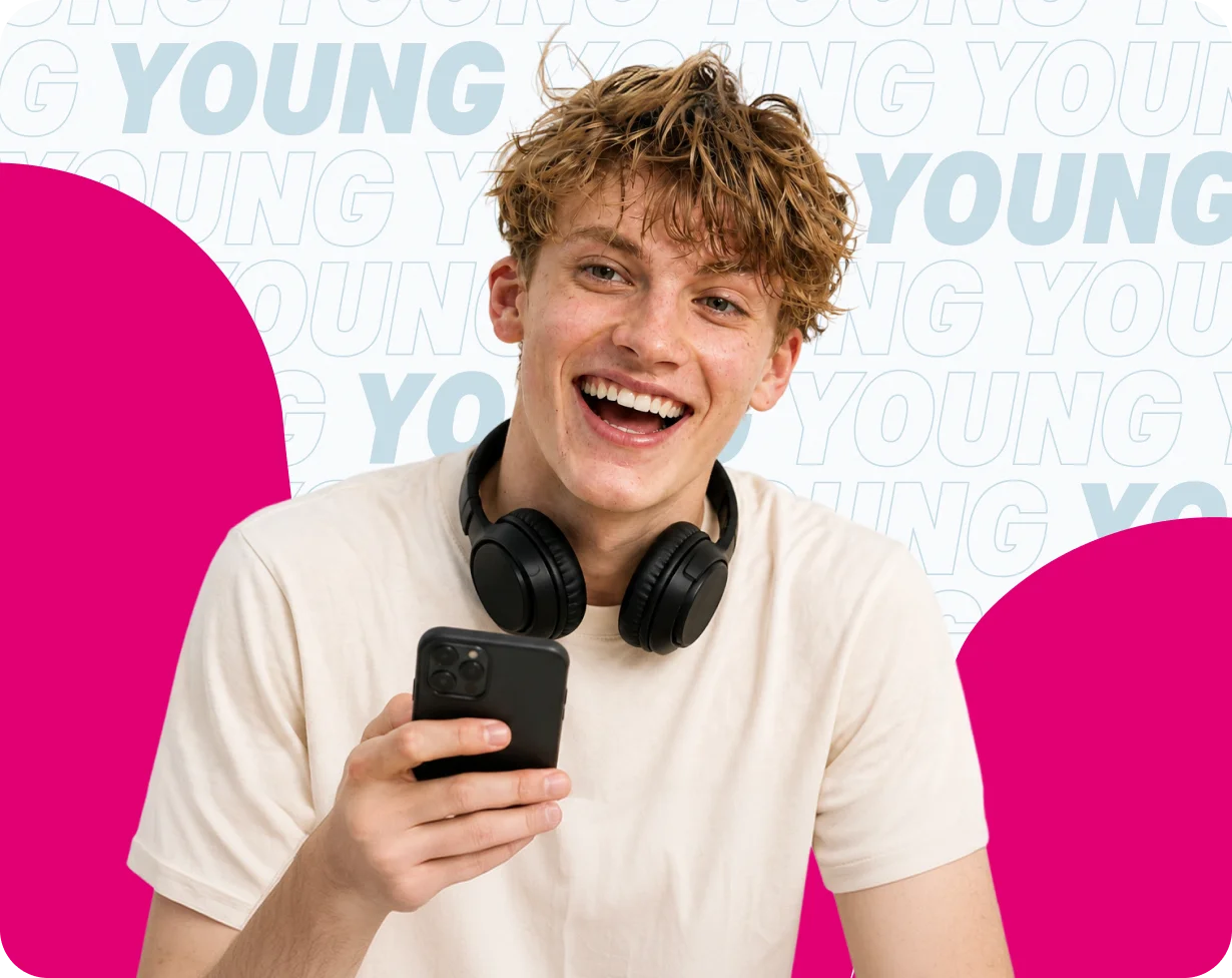 Junger Mann vor magentafarbenem Young-Hintergrund